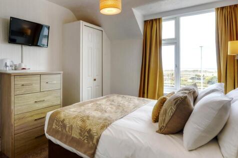 Guest Bedroom 10