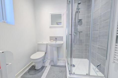 en-suite shower room