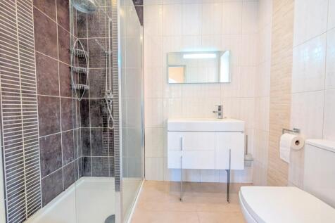 en-suite shower room