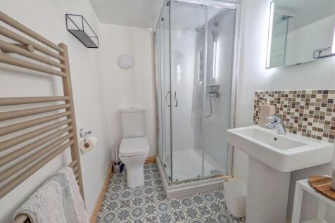 en-suite shower room