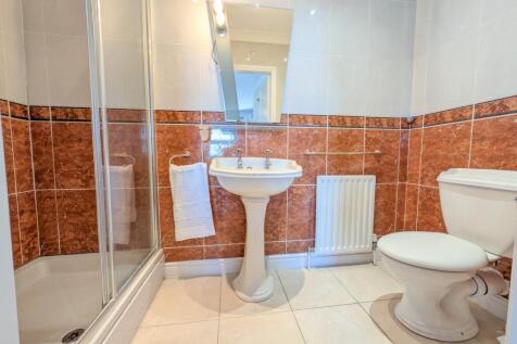 en-suite shower room