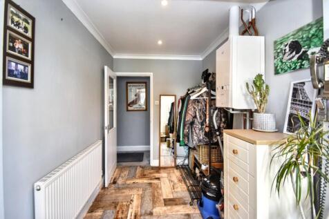 Study Nook/Cloakroom