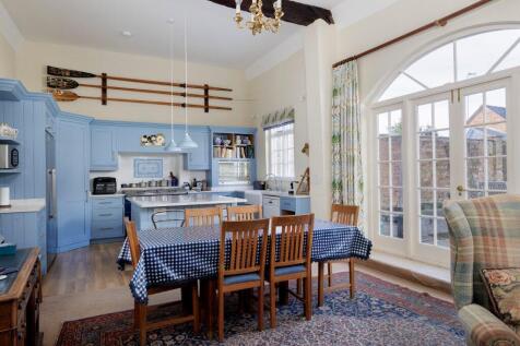 Kitchen Family Room