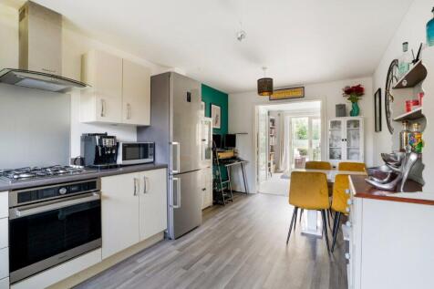 Kitchen/Dining.