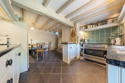 Kitchen/Dining.