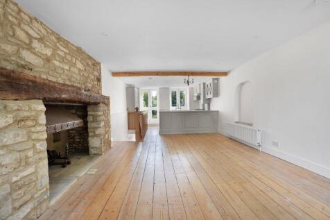 Sitting/Dining Area