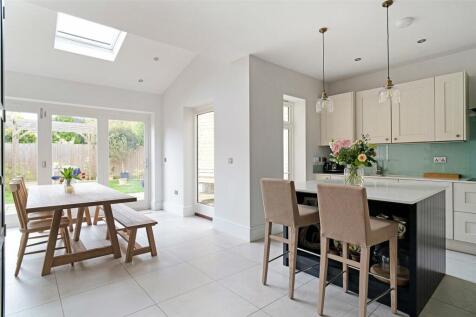 Kitchen/Dining Area