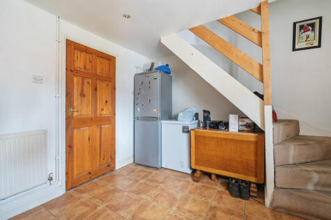 1302952-11-683ed2...