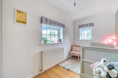 1364699-5-68e9300...