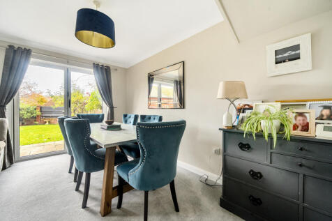 1374717-27-690b49...