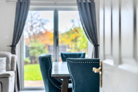 1374717-26-690b49...