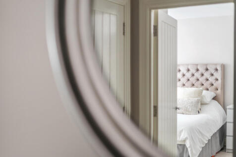 1374897-15-690b5b...