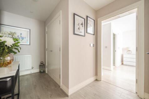 1374897-17-690b5b...