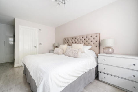 1374897-24-690b5b...