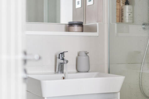 1374897-20-690b5b...