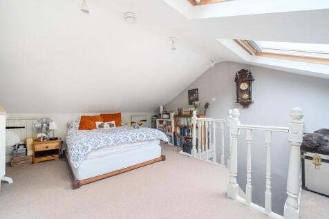 1375169-12-690c76...