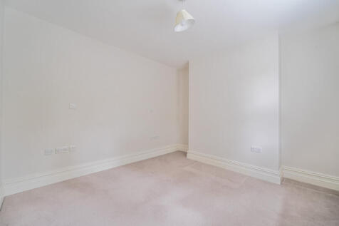 1376315-16-690c86...