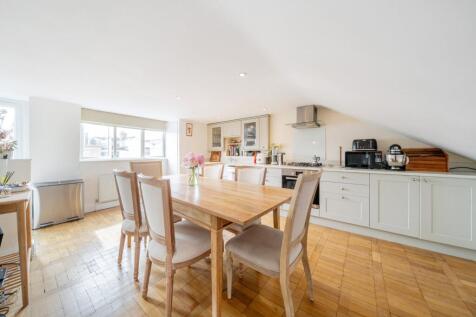 Diningroom/ Kitchen