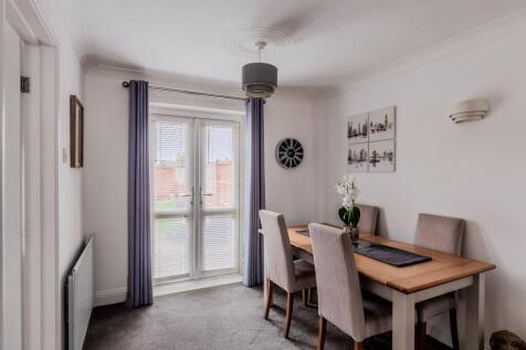 Sitting Room / Dining Room