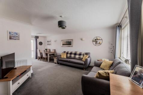 Sitting Room / Dining Room