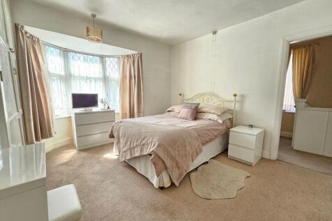 Two Double Bedrooms &amp; One Single