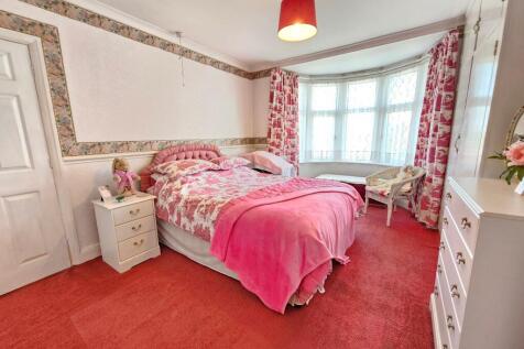 Two Double Bedrooms &amp; One Single