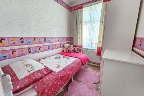 Two Double Bedrooms &amp; One Single
