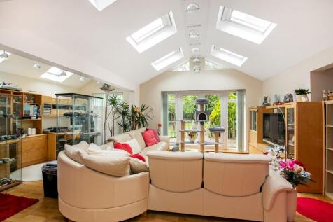 Dining Area &amp; Family Room