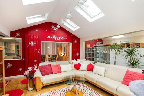 Dining Area &amp; Family Room