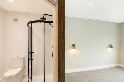 Principle Bedroom with En-suite