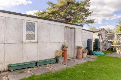 Garage / Workshop to the Rear of the Property
