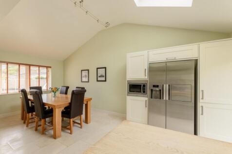 Dining Room Leading to the Kitchen