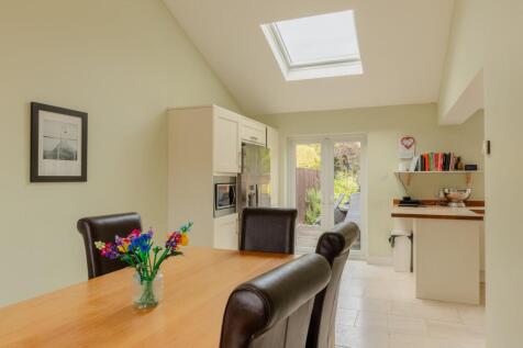 Dining Room Leading to the Kitchen
