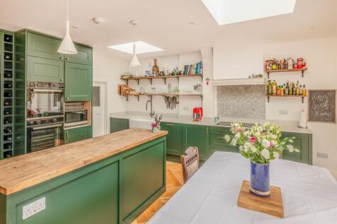 Kitchen &amp; Dining