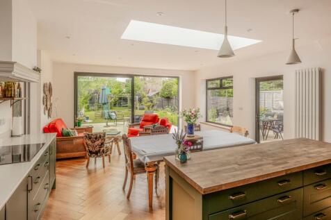 Kitchen &amp; Dining
