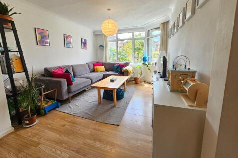 Living Room / Dining Room