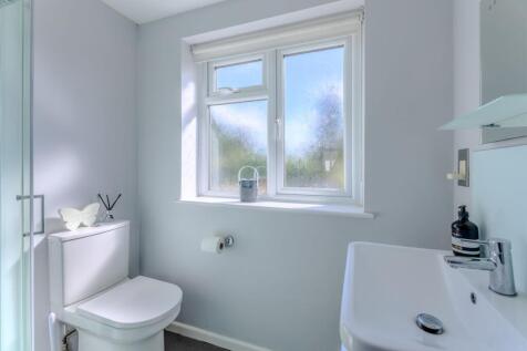 2 Bathrooms on First Floor