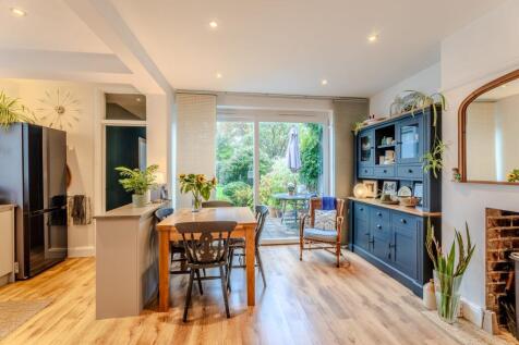 Open-Plan Kitchen & Dining Room