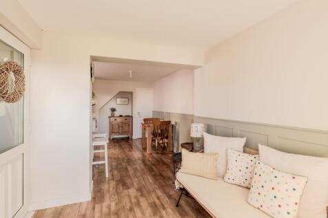 Open-Plan Kitchen / Dining Room &amp; Lounge Area