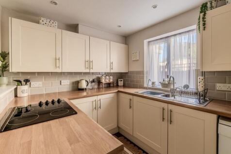 Open-Plan Kitchen / Dining Room &amp; Lounge Area