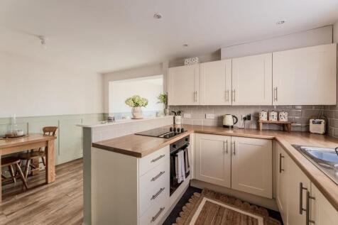 Open-Plan Kitchen / Dining Room &amp; Lounge Area