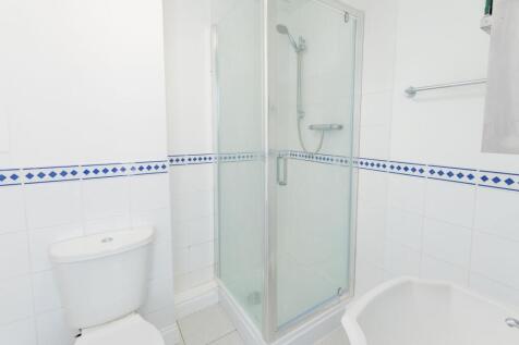 Master Bedroom with En-suite Shower Room