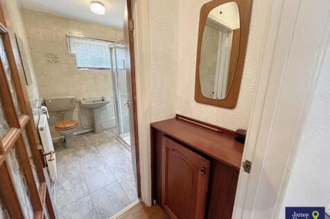 HallShower