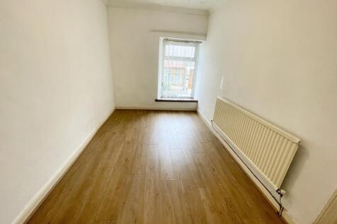 Master bedroom (2)