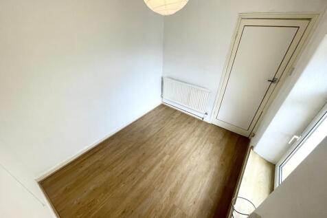 Bedroom 2(rear)