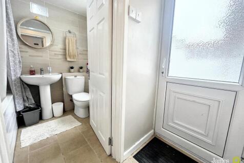 HallwayBath1