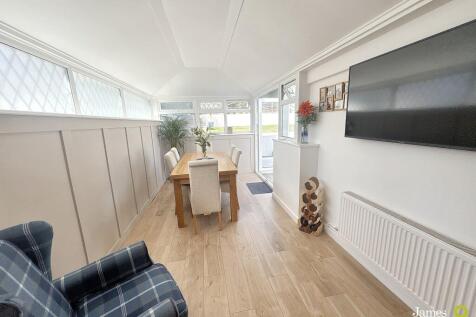DINING ROOM (1)