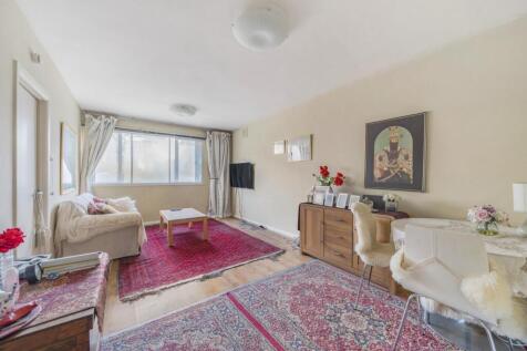 Living Room - Pic 1