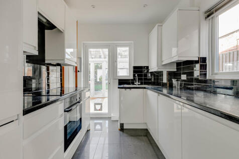 22 Blacklands Roa...