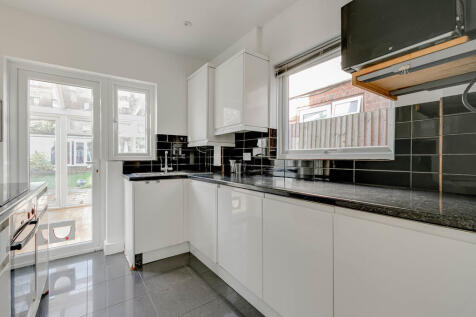 22 Blacklands Roa...